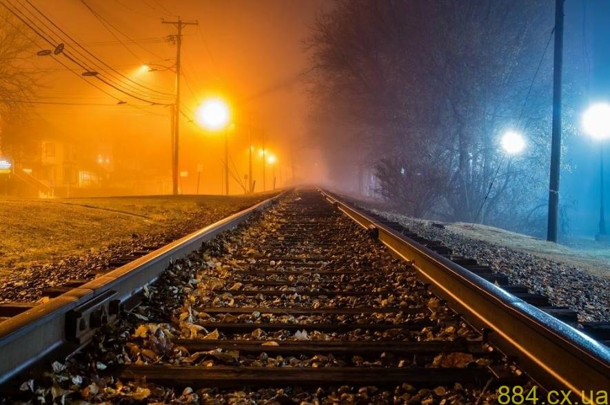 На Житомирщині вантажний потяг травмував чоловіка, який знаходився на залізничних коліях На Житомирщині вантажний потяг травмував чоловіка, який знаходився на залізничних коліях