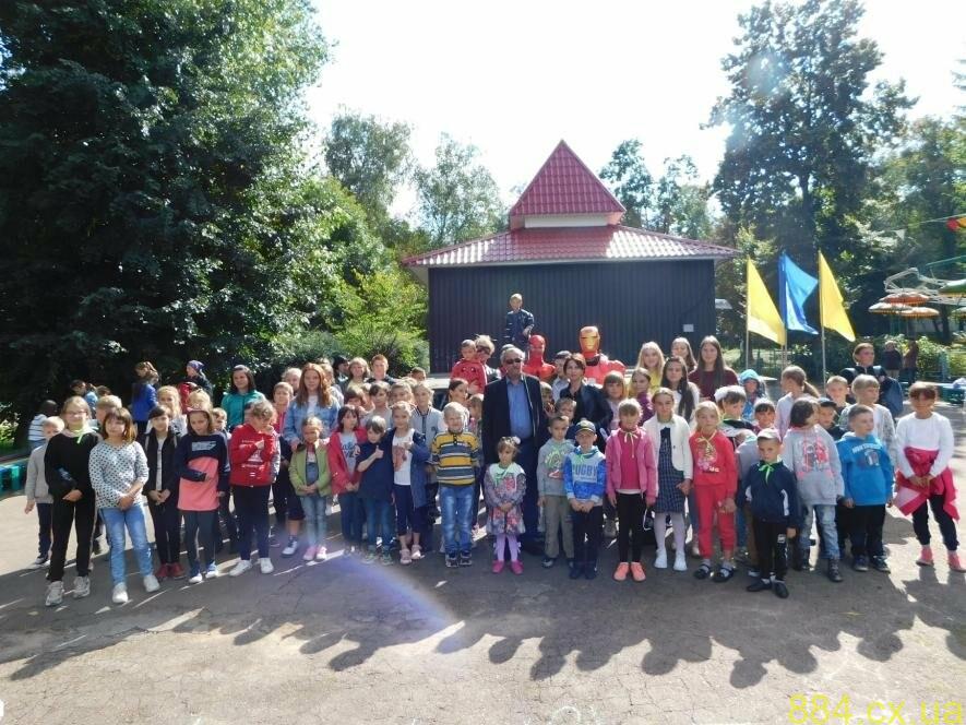 На Житомирщині дітки двох громад відвідали благодійну акцію «Подаруй дитині свято» На Житомирщині дітки двох громад відвідали благодійну акцію «Подаруй дитині свято»