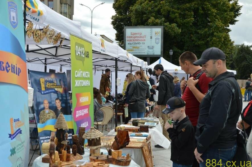 У Житомирі відбувся фестиваль «Військовий сувенір» за участю військових АТО/ООС У Житомирі відбувся фестиваль «Військовий сувенір» за участю військових АТО/ООС