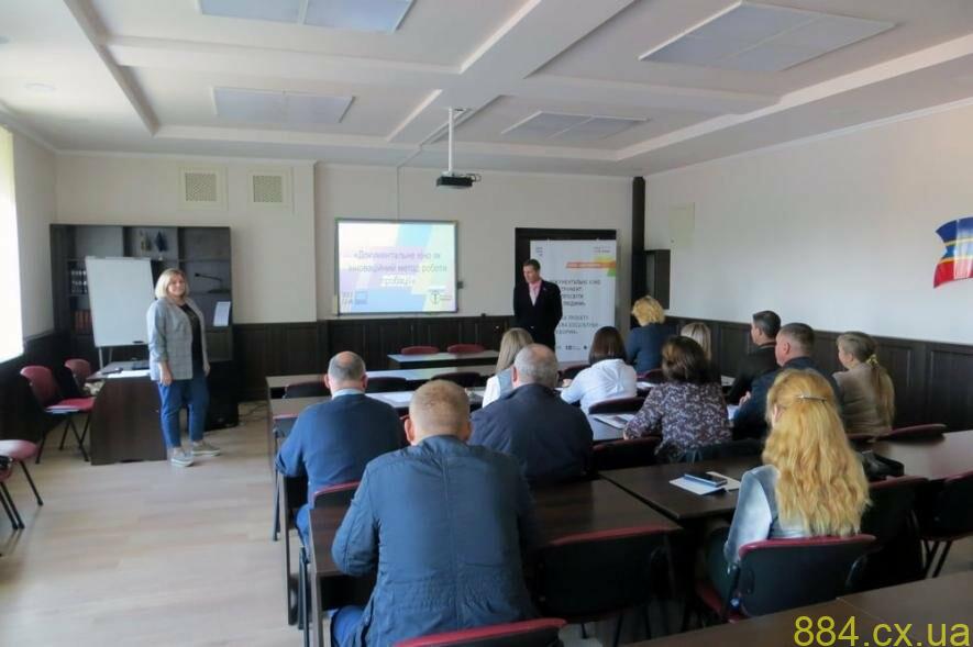 Кіноклуби Docudays UA провели виїзний показ у Коростені для співробітників трьох підрозділів пробації Кіноклуби Docudays UA провели виїзний показ у Коростені для співробітників трьох підрозділів пробації