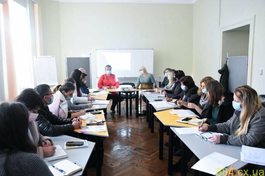 На Житомирщині триває навчання кандидатів у патронатні вихователі На Житомирщині триває навчання кандидатів у патронатні вихователі