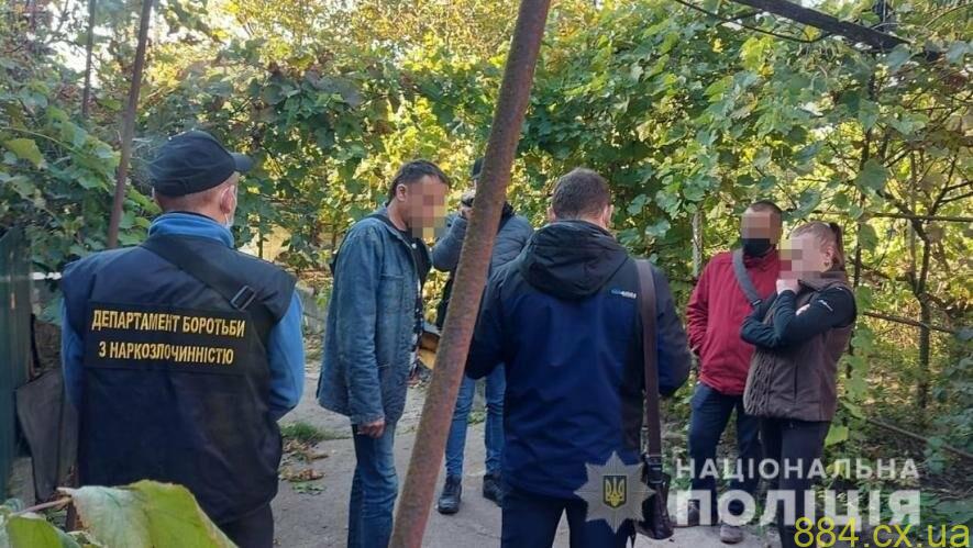 У Бердичеві поліцейські під час обшуку вилучили наркотиків вартістю, за цінами «чорного ринку», близько мільйона гривень