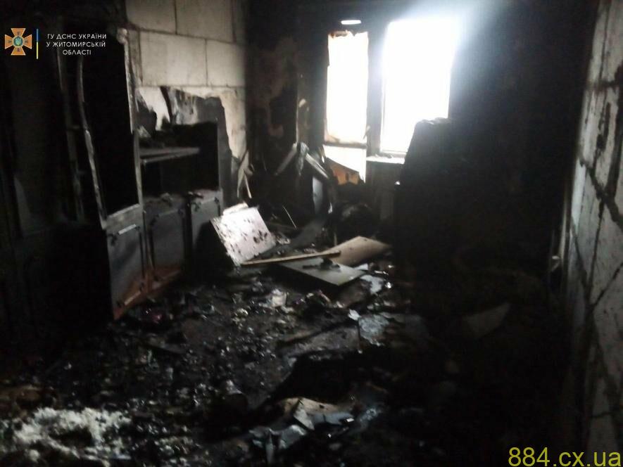 На Житомирщині під час гасіння пожежі вогнеборці виявили тіло загиблого чоловіка На Житомирщині під час гасіння пожежі вогнеборці виявили тіло загиблого чоловіка