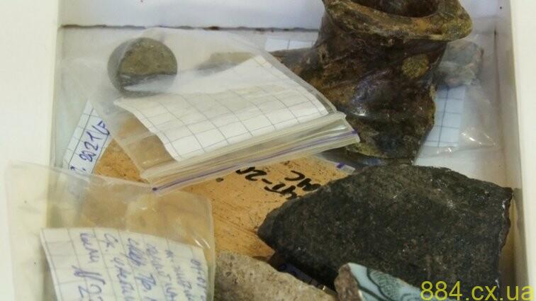 Під час реконструкції скверу на майдані Соборному знайшли близько 300-х археологічних знахідок, — ВІДЕО Під час реконструкції скверу на майдані Соборному знайшли близько 300-х археологічних знахідок, — ВІДЕО