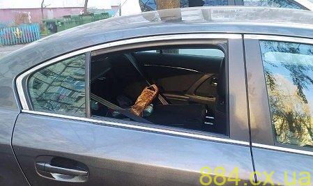 Поліцейські викрили 22-річного молодика у крадіжках з автомобілів у Житомирі Поліцейські викрили 22-річного молодика у крадіжках з автомобілів у Житомирі