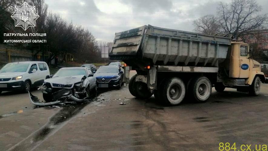 У Житомирі трапилася ДТП за участі трьох транспортних засобів