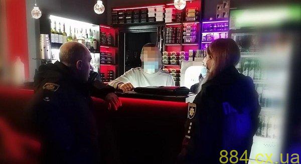 На Житомирщині поліцейські зафіксували грубі порушення у роботі кальянного клубу На Житомирщині поліцейські зафіксували грубі порушення у роботі кальянного клубу