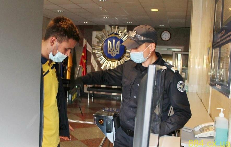 У 2021-му до приміщень судів, органів та установ системи правосуддя Житомирщини громадяни намагалися пронести понад 2680 заборонених предметів У 2021-му до приміщень судів, органів та установ системи правосуддя Житомирщини громадяни намагалися пронести понад 2680 заборонених предметів