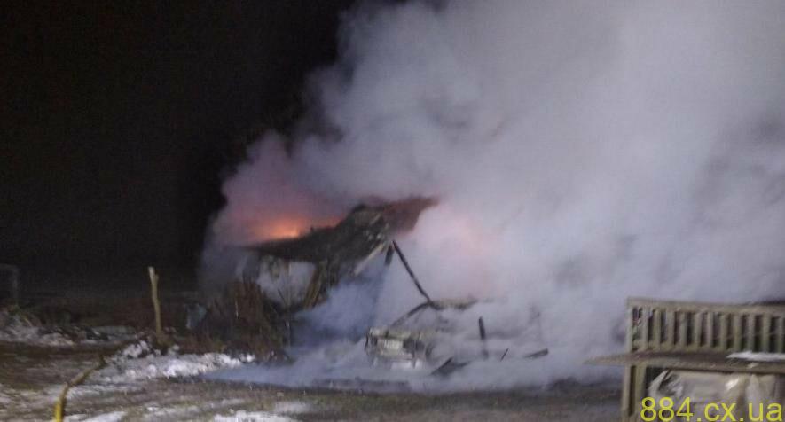 На Житомирщині горіла дерев’яна господарча будівля На Житомирщині горіла дерев’яна господарча будівля