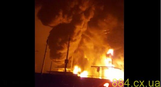 Внаслідок двох авіаударів сталося влучання в нафтобази Житомира та Черняхова, — ВІДЕО Внаслідок двох авіаударів сталося влучання в нафтобази Житомира та Черняхова, — ВІДЕО