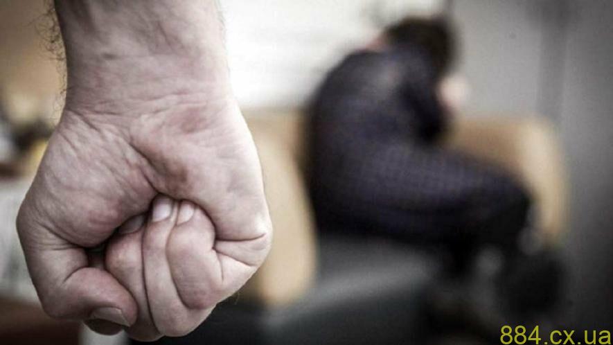 Житомирські поліцейські допомогли родині, яка постраждала від домашнього насильства Житомирські поліцейські допомогли родині, яка постраждала від домашнього насильства