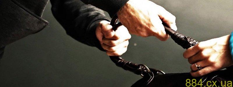На Житомирщині, під час відпочинку на природі, у жінки викрали сумку з грішми На Житомирщині, під час відпочинку на природі, у жінки викрали сумку з грішми