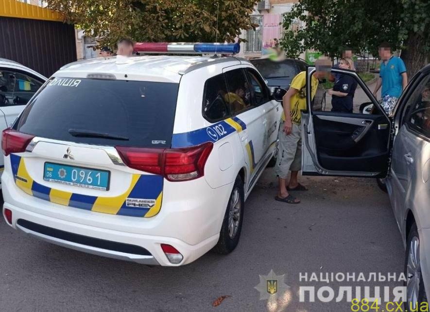 У Бердичеві чоловік намагався відкупитися від поліцейських У Бердичеві чоловік намагався відкупитися від поліцейських
