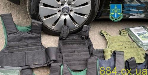 Псевдоволонтеру, який заробляв на бронежилетах низької якості для ЗСУ, повідомили про підозру Псевдоволонтеру, який заробляв на бронежилетах низької якості для ЗСУ, повідомили про підозру