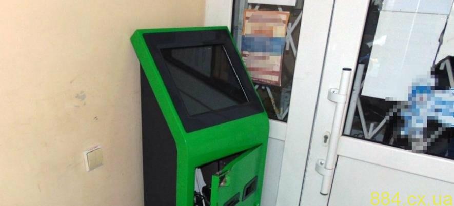 Житомирські оперативники викрили містянина у крадіжці грошей з терміналу самообслуговування Житомирські оперативники викрили містянина у крадіжці грошей з терміналу самообслуговування