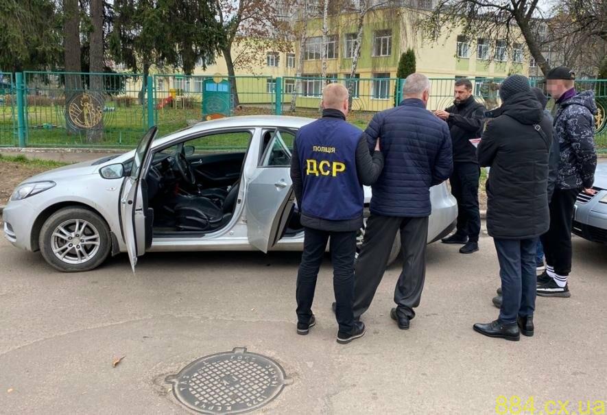 Хабарі за посвідчення трактористів: правоохоронці викрили схему незаконної видачі документів Хабарі за посвідчення трактористів: правоохоронці викрили схему незаконної видачі документів