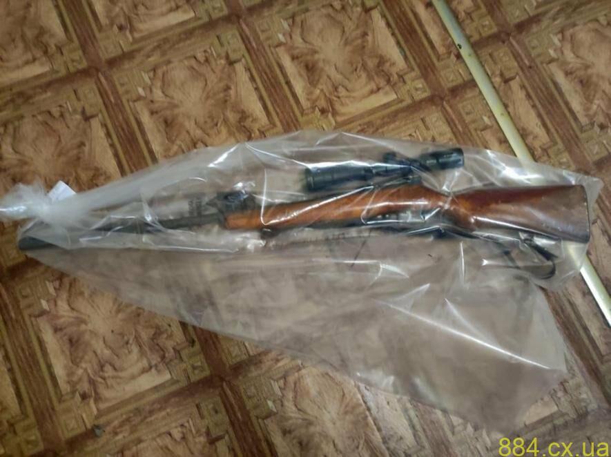 З обійстя жителя Звягельщини поліція вилучила нарізну зброю і боєприпаси З обійстя жителя Звягельщини поліція вилучила нарізну зброю і боєприпаси