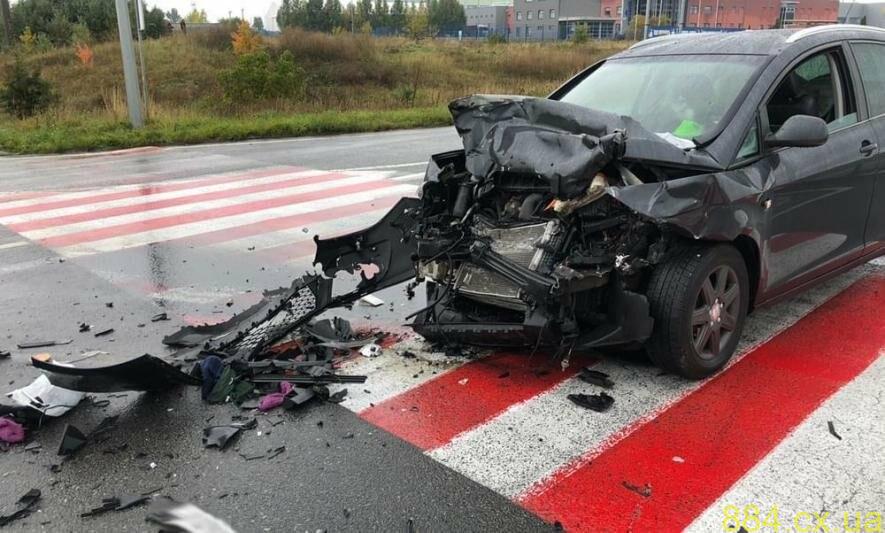 Звягельські слідчі завершили розслідування ДТП, в якій травми отримали шестеро людей Звягельські слідчі завершили розслідування ДТП, в якій травми отримали шестеро людей