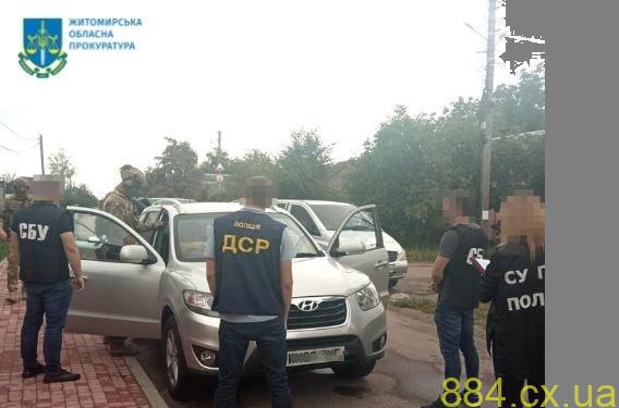 Продаж автомобілів, розмитнених як гуманітарка для ЗСУ – у Житомирі судитимуть псевдоволонтера Продаж автомобілів, розмитнених як гуманітарка для ЗСУ – у Житомирі судитимуть псевдоволонтера