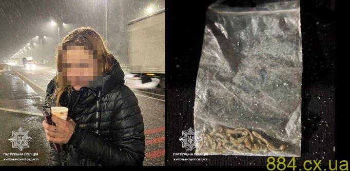 Житомирщина: Патрульні продовжують виявляти у громадян, ймовірно, наркотичні речовини Житомирщина: Патрульні продовжують виявляти у громадян, ймовірно, наркотичні речовини