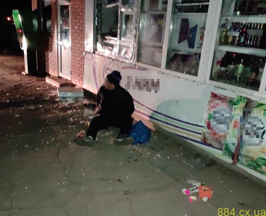 На Житомирщині поліцейські затримали чоловіка під час крадіжки з магазину На Житомирщині поліцейські затримали чоловіка під час крадіжки з магазину