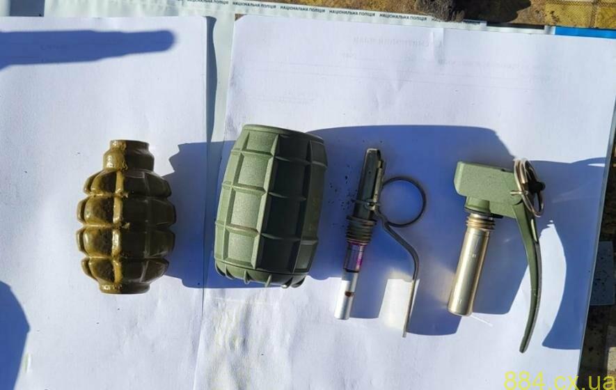 «Сувеніри» зі сходу країни: поліцейські вилучили боєприпаси з оселі жителя Станишівської громади «Сувеніри» зі сходу країни: поліцейські вилучили боєприпаси з оселі жителя Станишівської громади