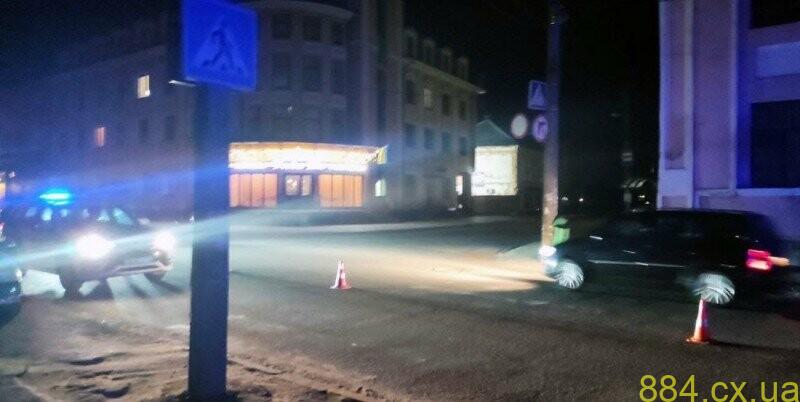 У Бердичеві поліція розслідує обставини загибелі жінки у ДТП У Бердичеві поліція розслідує обставини загибелі жінки у ДТП