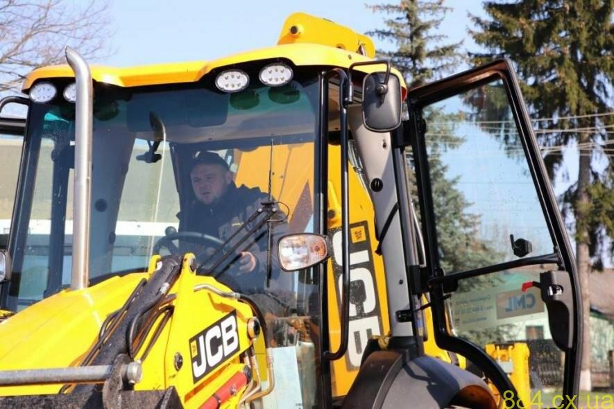 На Житомирщині для комунальників придбали екскаватор На Житомирщині для комунальників придбали екскаватор