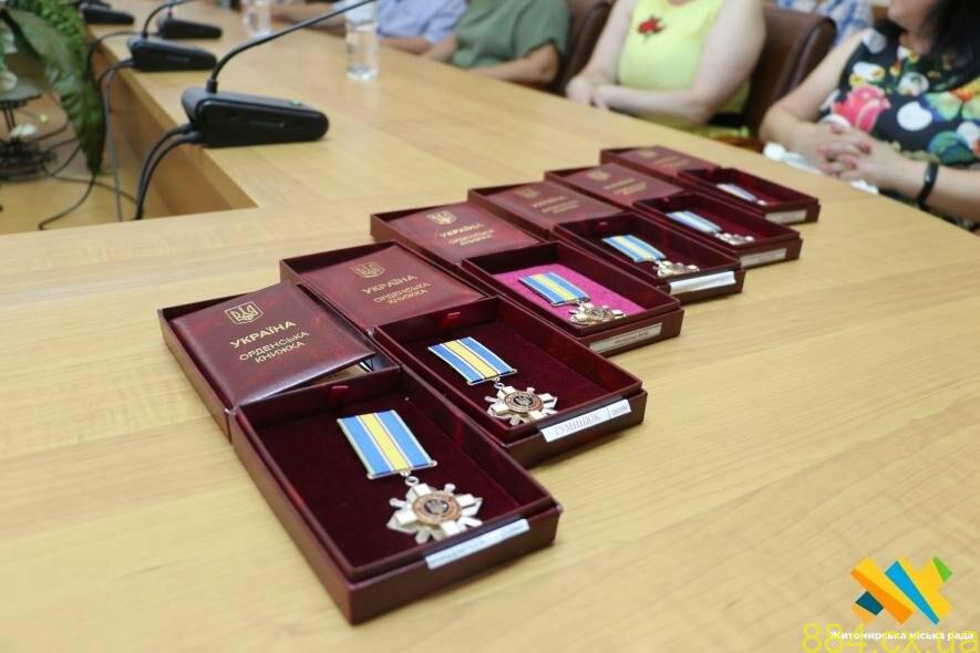 «За мужність» у Житомирі: п’ять орденів посмертних, один- прижиттєвий, який не встиг забрати Герой за життя… «За мужність» у Житомирі: п’ять орденів посмертних, один- прижиттєвий, який не встиг забрати Герой за життя…