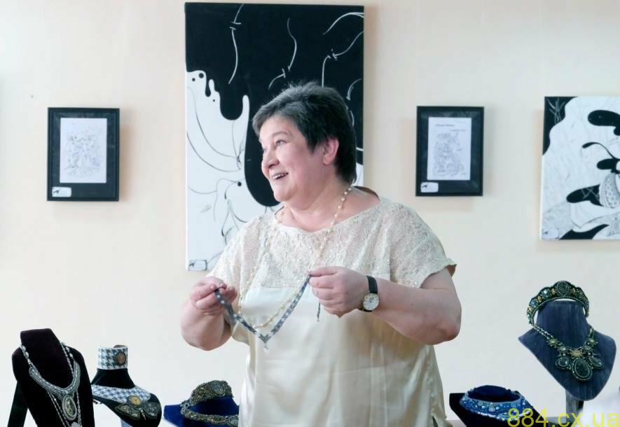 «Elefant’ні штучки»: У Житомирі відкрилася виставка творчих робіт дизайнера прикрас Олени Суйковської, — ФОТОРЕПОРТАЖ «Elefant’ні штучки»: У Житомирі відкрилася виставка творчих робіт дизайнера прикрас Олени Суйковської, — ФОТОРЕПОРТАЖ