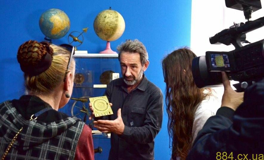 Поспішайте до краєзнавчого на унікальну виставку історії астрономії «Погляд у Всесвіт» Юрія Шевели Поспішайте до краєзнавчого на унікальну виставку історії астрономії «Погляд у Всесвіт» Юрія Шевели