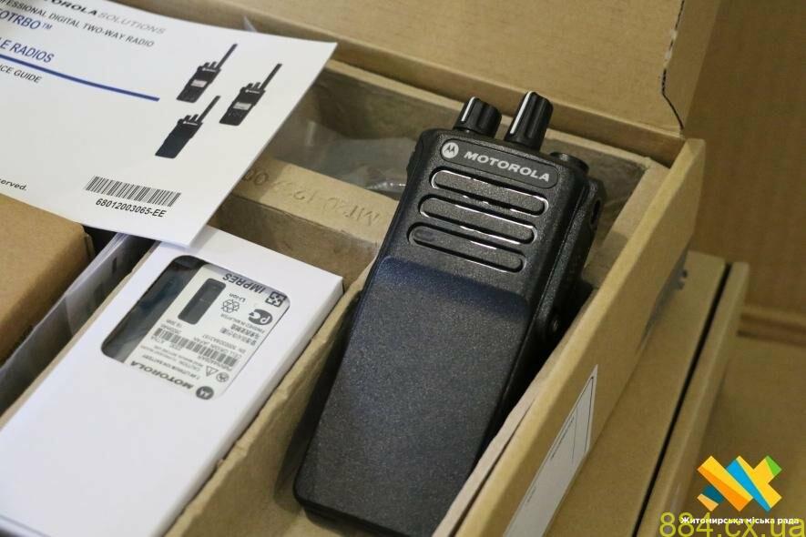 Антидронове обладнання, рації Моторола та квадрокоптери передали 138 батальйону ТРО Житомира Антидронове обладнання, рації Моторола та квадрокоптери передали 138 батальйону ТРО Житомира