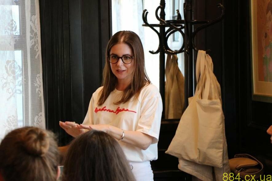 Захоплююча подорож у минуле Полісся: в Житомирі етнологиня Анна Ніколаєва презентувала свою книгу, — ФОТО Захоплююча подорож у минуле Полісся: в Житомирі етнологиня Анна Ніколаєва презентувала свою книгу, — ФОТО