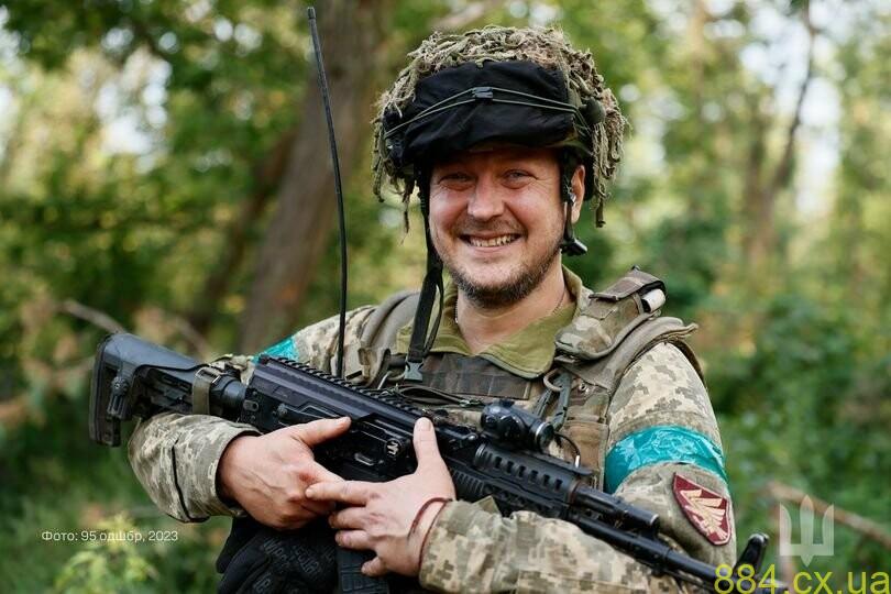 Історія бійця 95-бригади: досі телефонують клієнти, просять проконсультувати, але всім кажу, що зможу допомогти тільки після Перемоги Історія бійця 95-бригади: досі телефонують клієнти, просять проконсультувати, але всім кажу, що зможу допомогти тільки після Перемоги