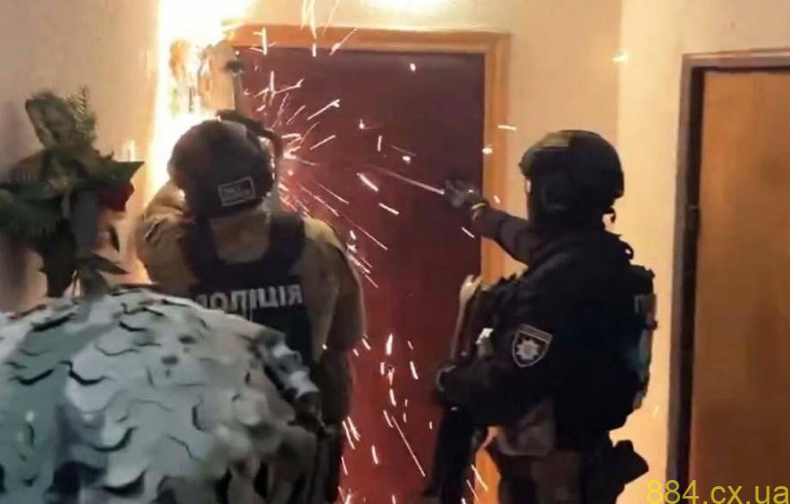 Учасники організованої злочинної групи постануть перед судом за продаж неіснуючих товарів в Інтернеті Учасники організованої злочинної групи постануть перед судом за продаж неіснуючих товарів в Інтернеті