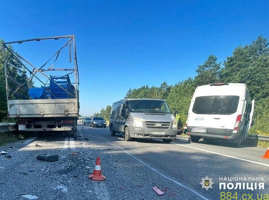 Під Житомиром в ДТП травмувалися двоє пасажирів авто