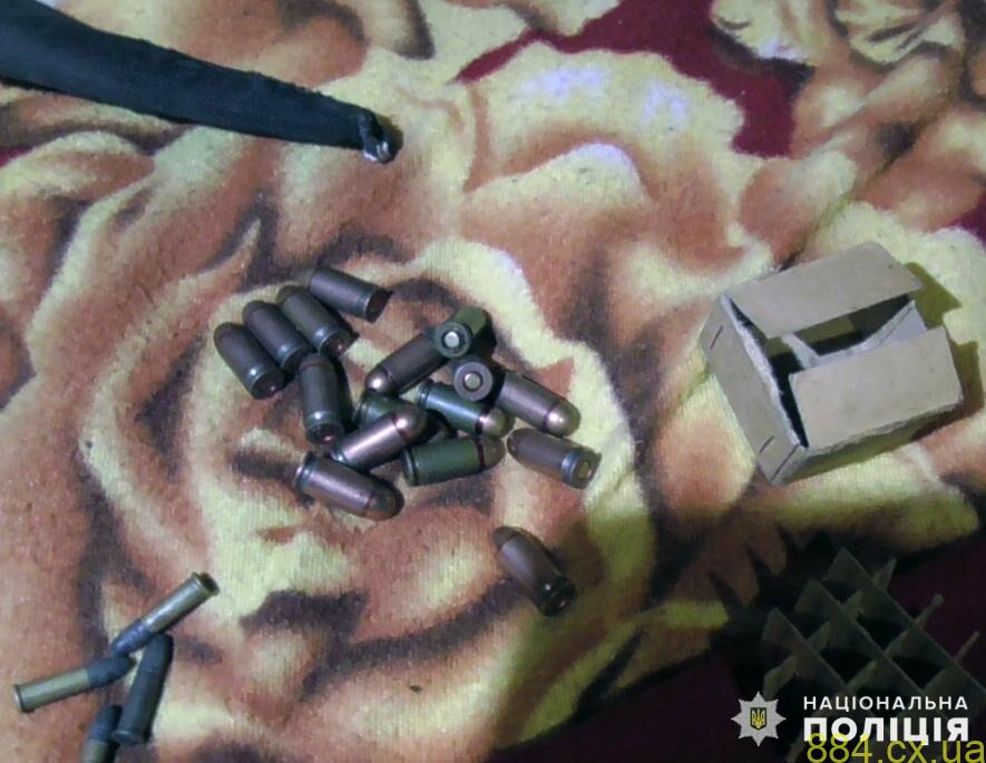 Теплиця з коноплями, майже 5 кг канабісу та пістолет: житель Андрушівки підозрюється у кількох злочинах Теплиця з коноплями, майже 5 кг канабісу та пістолет: житель Андрушівки підозрюється у кількох злочинах