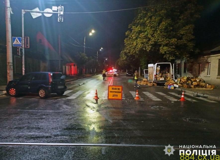 Нічна ДТП в Житомирі — водій фургона загинув на місці події Нічна ДТП в Житомирі — водій фургона загинув на місці події