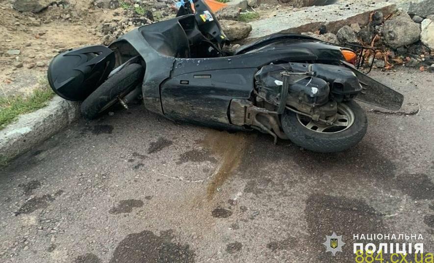 У Житомирі травмувалися 14-річний водій мопеда та його пасажирка У Житомирі травмувалися 14-річний водій мопеда та його пасажирка