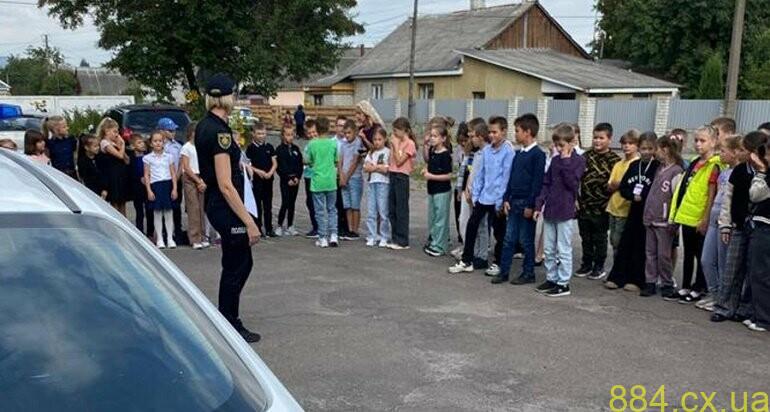 У ліцеях Житомирщини ювенальні поліцейські проводять уроки безпеки