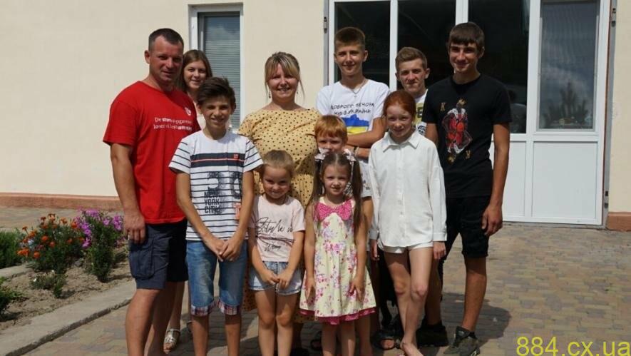 Діти — це наше майбутнє: вихованці ДБСТ на Житомирщині розповіли про своє життя, — ВІДЕО Діти — це наше майбутнє: вихованці ДБСТ на Житомирщині розповіли про своє життя, — ВІДЕО