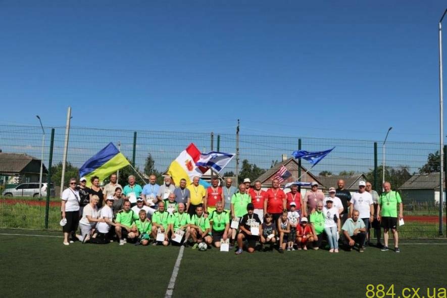 Випускники 1971 року зіграли зі збірною командою Олевська в міні-футбол, — ФОТО Випускники 1971 року зіграли зі збірною командою Олевська в міні-футбол, — ФОТО