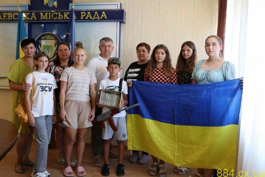 Житомирська область: учні Дружбівської гімназії передали майже 50 тисяч для ЗСУ Житомирська область: учні Дружбівської гімназії передали майже 50 тисяч для ЗСУ