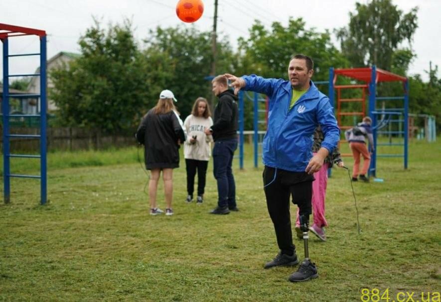 Тренує дітей, бере участь у забігах, популяризує здоровий спосіб життя серед побратимів — історія Олега Андрієнка