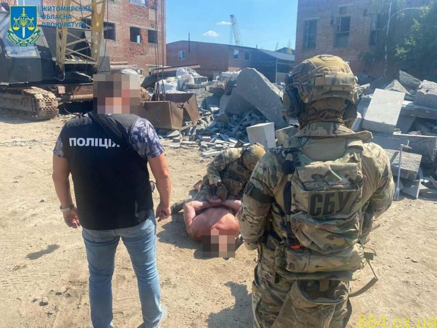 «Вибивали» 190 тис. грн неіснуючого боргу у військовослужбовця ЗСУ – на Житомирщині викрили групу рекетирів «Вибивали» 190 тис. грн неіснуючого боргу у військовослужбовця ЗСУ – на Житомирщині викрили групу рекетирів