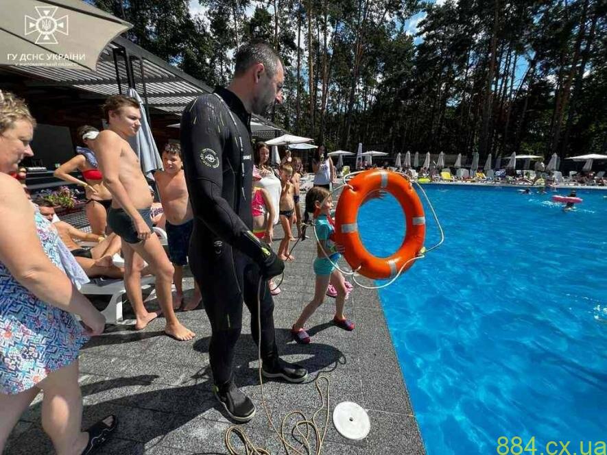 Житомир: представники екстренних служб навчали дітей як не потрапити у небезпеку під час літніх канікул, — ВІДЕО Житомир: представники екстренних служб навчали дітей як не потрапити у небезпеку під час літніх канікул, — ВІДЕО