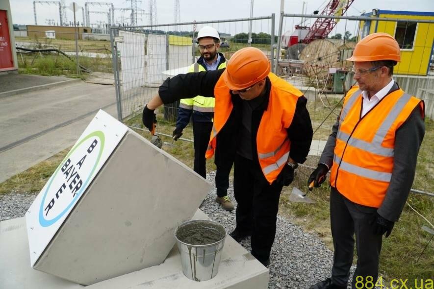 На Житомирщині заклали символічну капсулу часу на місці будівництва нових потужностей одного з найбільших насіннєвих заводів у Східній Європі На Житомирщині заклали символічну капсулу часу на місці будівництва нових потужностей одного з найбільших насіннєвих заводів у Східній Європі