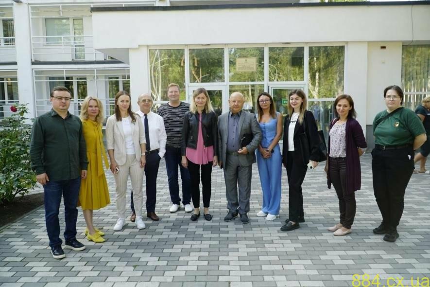 Міністерка охорони здоров’я Естонської республіки Рійна Сіккут відвідала Центр вертебрології та реабілітації на Житомирщині Міністерка охорони здоров’я Естонської республіки Рійна Сіккут відвідала Центр вертебрології та реабілітації на Житомирщині