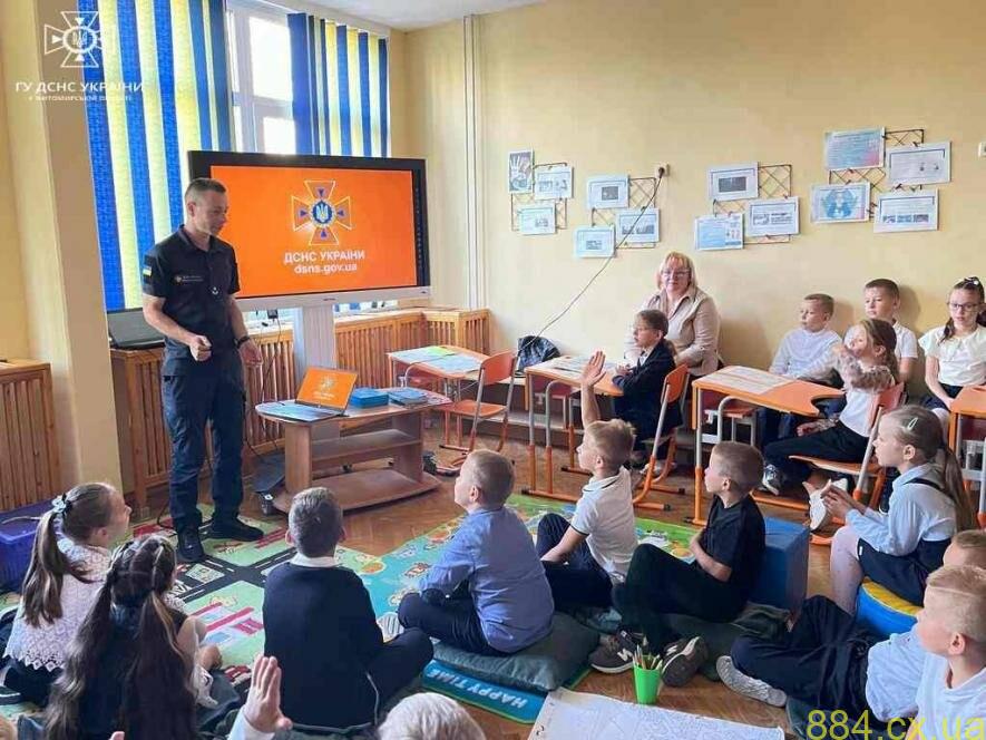 На Житомирщині рятувальники навчають підростаюче покоління безпечній поведінці На Житомирщині рятувальники навчають підростаюче покоління безпечній поведінці