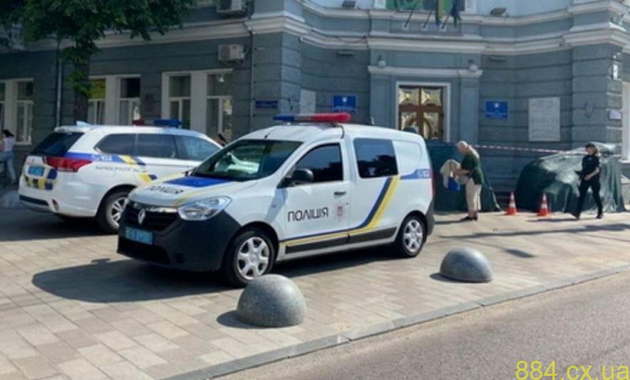 У Житомирі «замінували» міську раду та кілька ліцеїв У Житомирі «замінували» міську раду та кілька ліцеїв